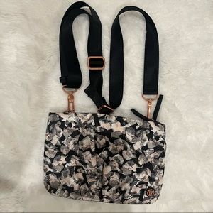 Lululemon Hip To Be Free Bag/Purse
